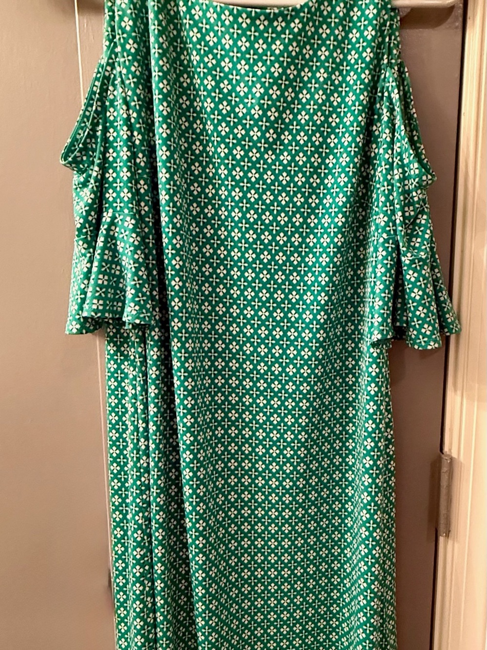 Donna Morgan Green Geometric Cold-Shoulder Midi Dress